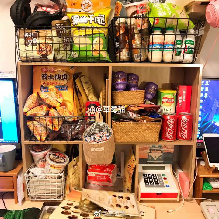 Căn phòng trong mơ của mọi game thủ, đồ ăn thức uống đầy đủ như thiên đường thực sự