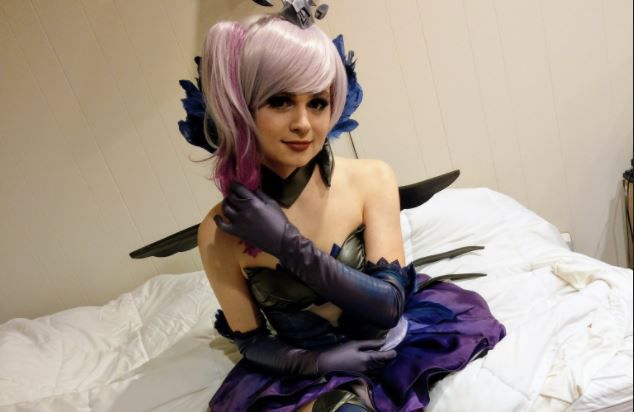 LMHT: C9 Sneaky bất ngờ Cosplay thành Lux Nguyên Tố Bóng Tối siêu quyến rũ