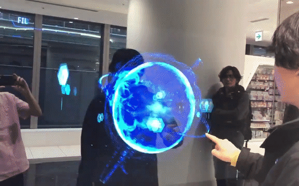 Màn hình chơi Pokémon ở Nhật Bản gây sốt bởi có giao diện đến từ tương lai