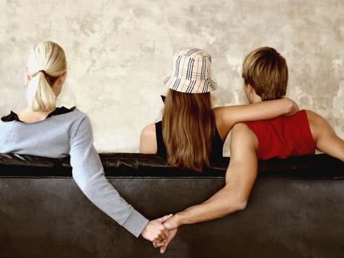 Bị cắm sừng, thanh niên cay cú tán em gái của người yêu cũ để trả mối nhục năm xưa