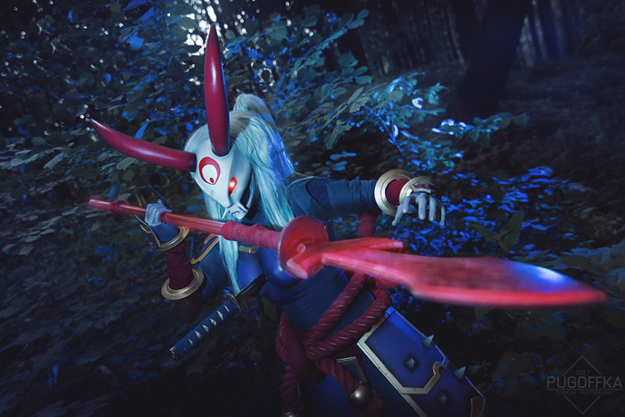 Chiêm ngưỡng cosplay Kalista Huyết Nguyệt đẹp đến từng centimet