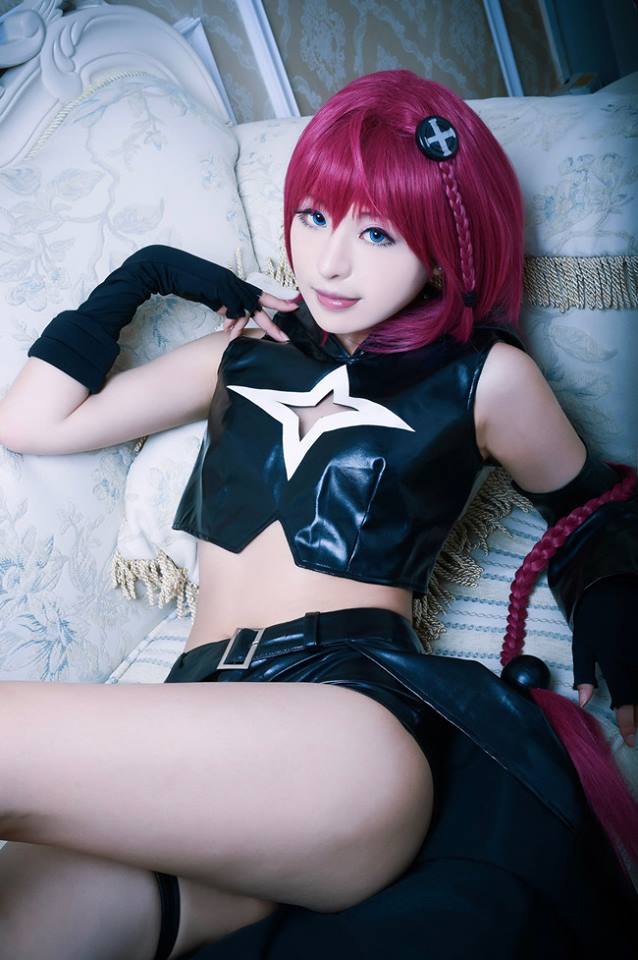 Lạnh lẽo nhưng dịu dàng cùng cosplay Kurosaki Mea xuất sắc của bộ To Love Ru Darkness