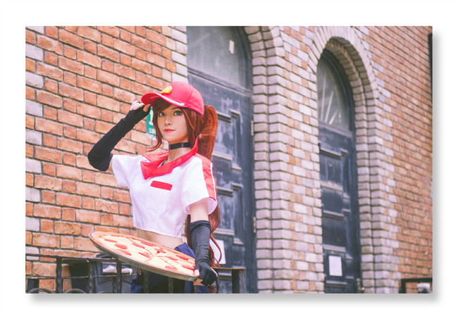 LMHT: Cosplay Sivir Giao Pizza cực chất cho ngày Cá Tháng Tư