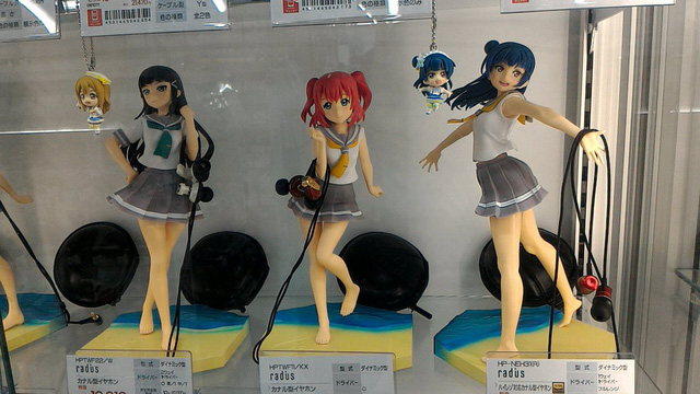 Sẽ như thế nào khi giá đỡ tai nghe của bạn là những cô gái Anime xinh đẹp?