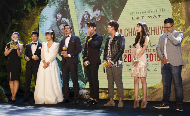 Gia đình Lý Hải - Minh Hà cùng dàn sao Việt "Lật Mặt" người hâm mộ lần thứ ba