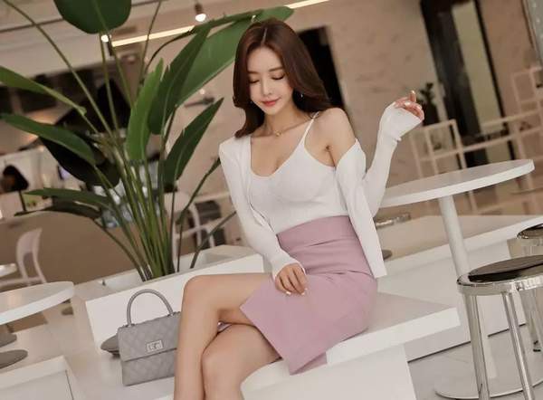 Chiêm ngưỡng vẻ đẹp nghiêng nước nghiêng thành của nữ Streamer hot nhất Hàn Quốc