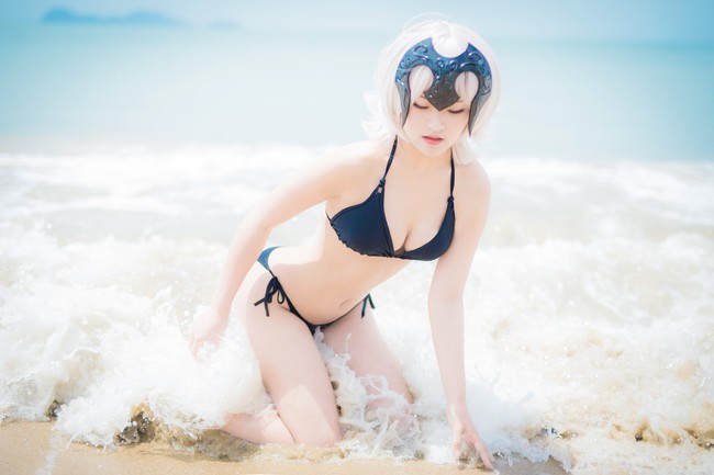 Ngắm nhìn Saber vô cùng đáng yêu trong trang phục áo tắm