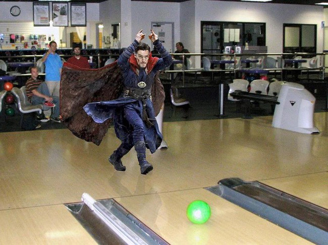 Xuất hiện loạt ảnh hình chế Dr.Strange trong Avengers: Infinity War vô cùng buồn cười