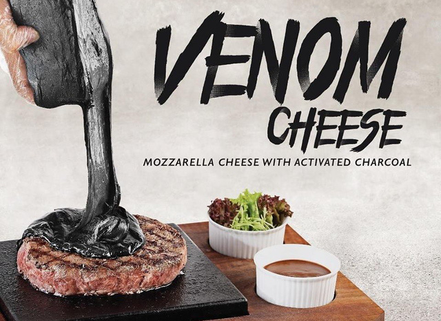 Thưởng thức món thịt Venom siêu độc đáo tại một nhà hàng Indonesia