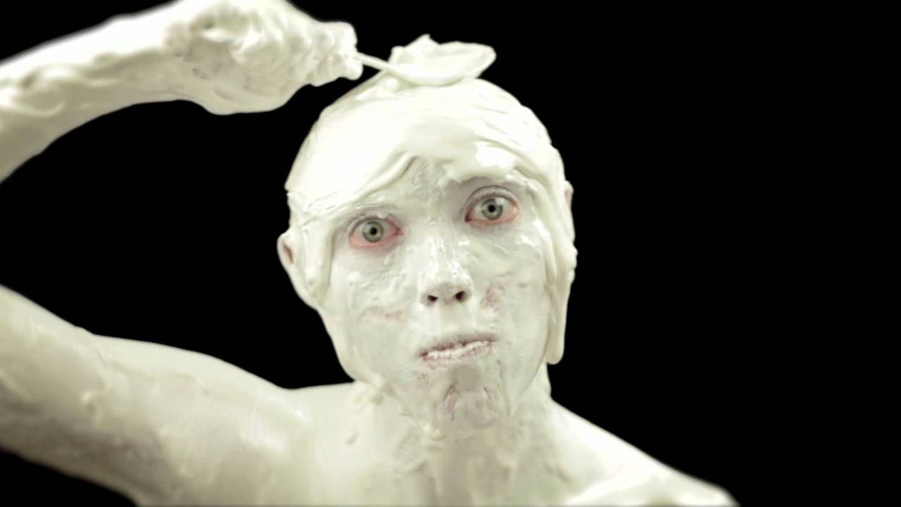 Top những mẩu quảng cáo kì lạ đến kinh dị nhất từ trước đến nay