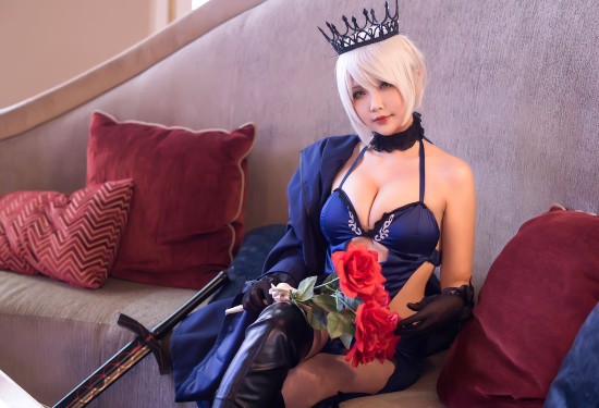 Nóng mắt với cosplay Saber chuẩn không cần chỉnh của cô nàng Hana Đinh