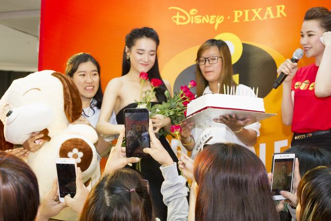 Nhã Phương, Tùng Leo cùng nhiều sao Việt góp mặt tại Họp báo The Incredibles 2