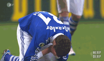 Tổng hợp khoảnh khắc khi các cầu thủ bóng đá tình tứ ngọt ngào không kém gì phim tình cảm 5