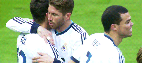 Tổng hợp khoảnh khắc khi các cầu thủ bóng đá tình tứ ngọt ngào không kém gì phim tình cảm 27