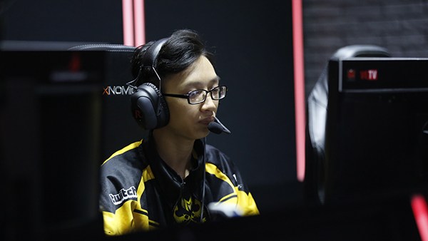 VCS ngủ quên trên chiến thắng, cộng đồng mong Warozne hết gáy, làm ơn Archie hãy nhường đất diễn cho lớp trẻ