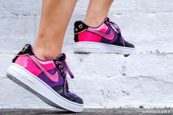 Xuất hiện đôi giày Nike mang thương hiệu D.Va nổi tiếng trong Overwatch