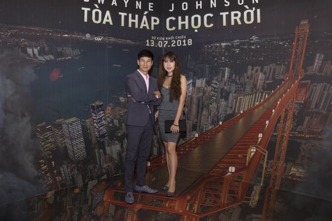 Cùng xem vợ chồng Lý Hải và rapper Tiến Đạt thoát khỏi "Skycrapper"