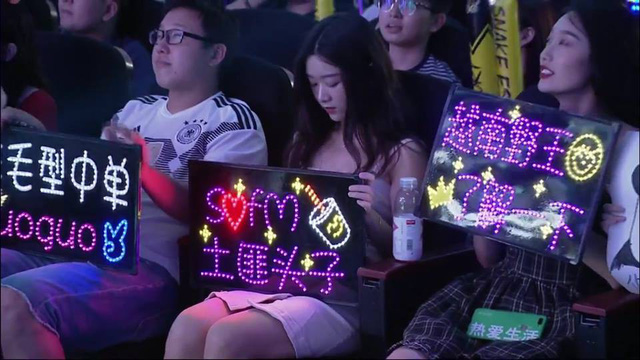 LMHT: SofM được các hot girl tỏ tình, liền lo lắng sợ người yêu ở Việt Nam giận hờn