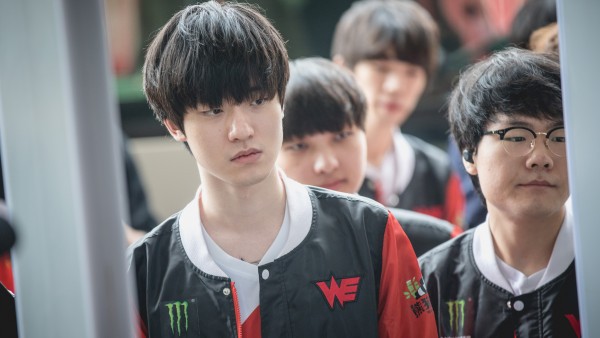 LMHT: Hot boy đẹp trai nhất LPL bất ngờ thông báo đã cưới vợ là cũng đã lên chức bố trẻ