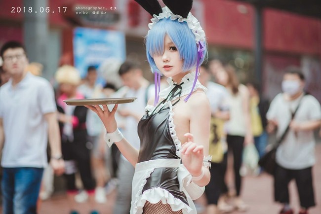 Ngất ngây với vẻ đẹp đáng yêu nhưng cực kì gợi cảm của cô hầu gái Rem