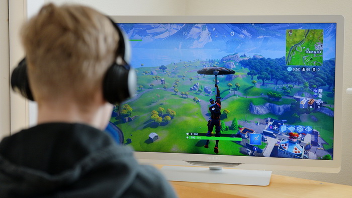 Sốc với các phụ huynh bỏ ra hàng triệu đồng để mướn "gia sư" cho con học chơi Fortnite