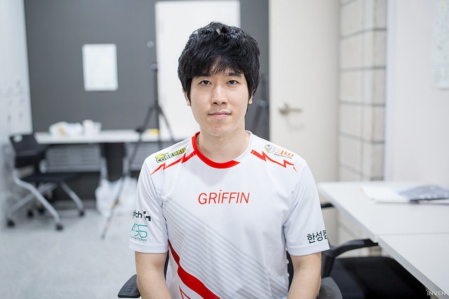 LMHT: HLV Trưởng của Griffin chia sẻ về chiến thắng của đội trước Afreeca Freecs