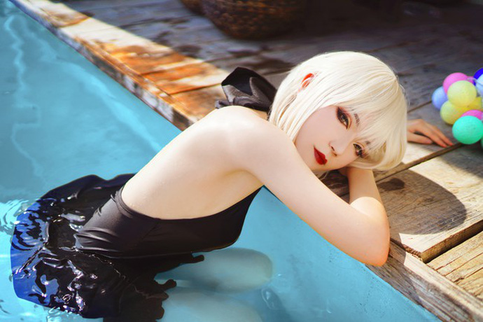 Saber trông thật xinh đẹp và gợi cảm với bộ áo tắm, giải nhiệt những ngày cuối hè