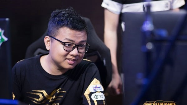 Ngôi sao của Edward Gaming công khai "thả thính" SofM bằng...tiếng Việt, fan hâm mộ khấp khởi mừng thầm