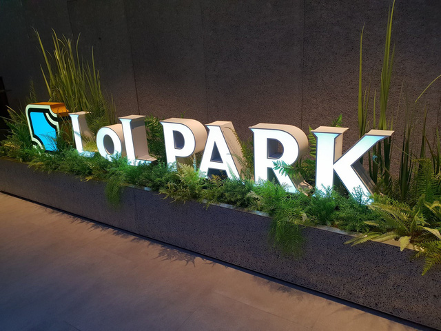 LMHT: Riot khánh thành nhà thi đấu LCK 2019 mới, bị người hâm mộ chê là ki bo