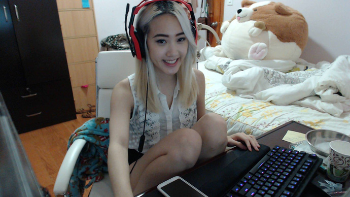 Rất nhiều người đều muốn xem “cởi”, vậy tại sao họ lại lên án những nữ streamer?