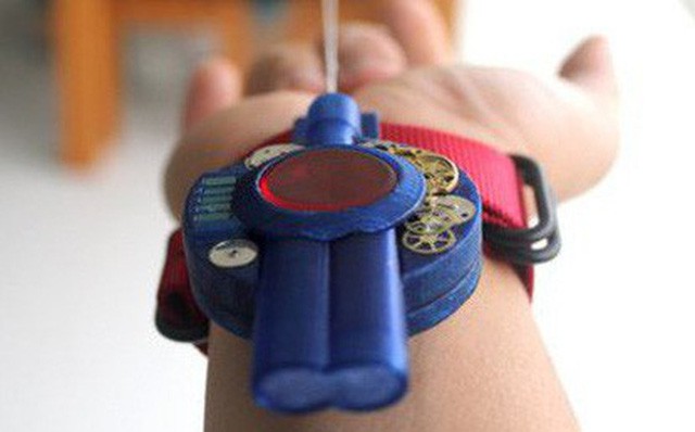 Xuất hiện máy bắn tơ nhện như Spider-Man được phát minh bởi một cậu bé 15 tuổi