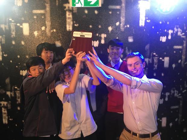 LMHT: Thán phục game thủ vừa phẫu thuật xong vẫn tham gia giải đấu ngay trên giường bệnh, lại còn vô địch mới ghê