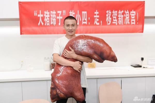 Giới trẻ đang phát cuồng với gối ôm giống i như đồ ăn thật, nhìn vào là thấy đói bụng ngay