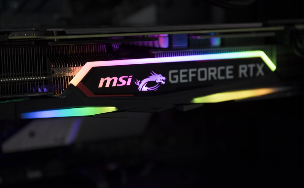 Trên tay nhanh MSI RTX 2080 Gaming X Trio: Vừa đồ sộ, vừa sặc sỡ