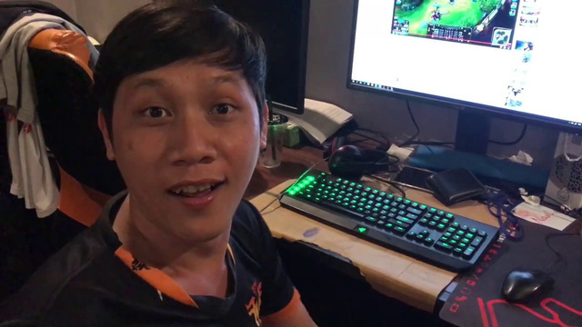 LMHT: Ước tính số tiền mà cựu HLV của FFQ thu được thông qua việc làm Streamer