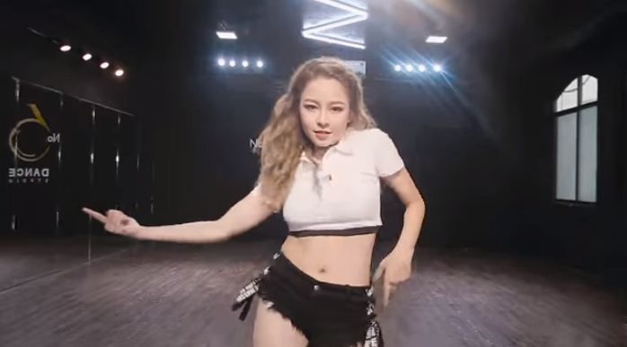 Liên tục tung clip phản cảm, Trâm Anh bị CĐM mỉa: 'Thế này thì cả đời Pew Pew hết dám ra Hà Nội mất'