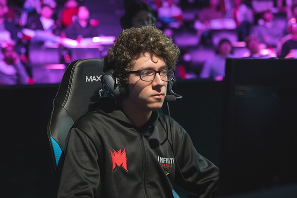 [Vòng khởi động CKTG 2018 Ngày 4] Cơ hội trả thù cho G2, EDG liệu sẽ bất bại?