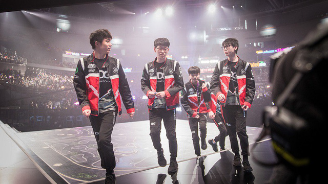 LMHT: EDG trở thành mục tiêu châm biếm của cộng đồng mạng khi thua một đội Wildcard