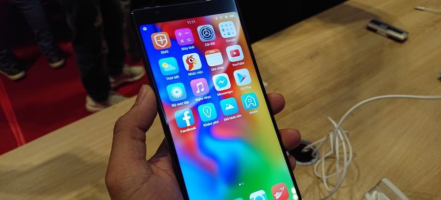 Cận cảnh bộ đôi Bphone 3 và Bphone 3 Pro mới được BKAV ra mắt