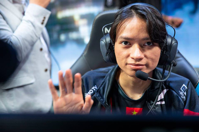 LMHT: Cộng đồng Việt Nam tha hồ tung hô Phong Vũ Buffalo với chiến thắng vẻ vang trong ngày thi đấu thứ 2