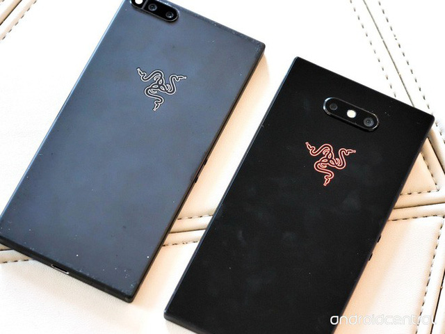 Cận cảnh Razer Phone 2 - Smartphone chơi game mới nhất hiện nay, chống thấm nước, logo phát sáng hiệu ứng Chroma