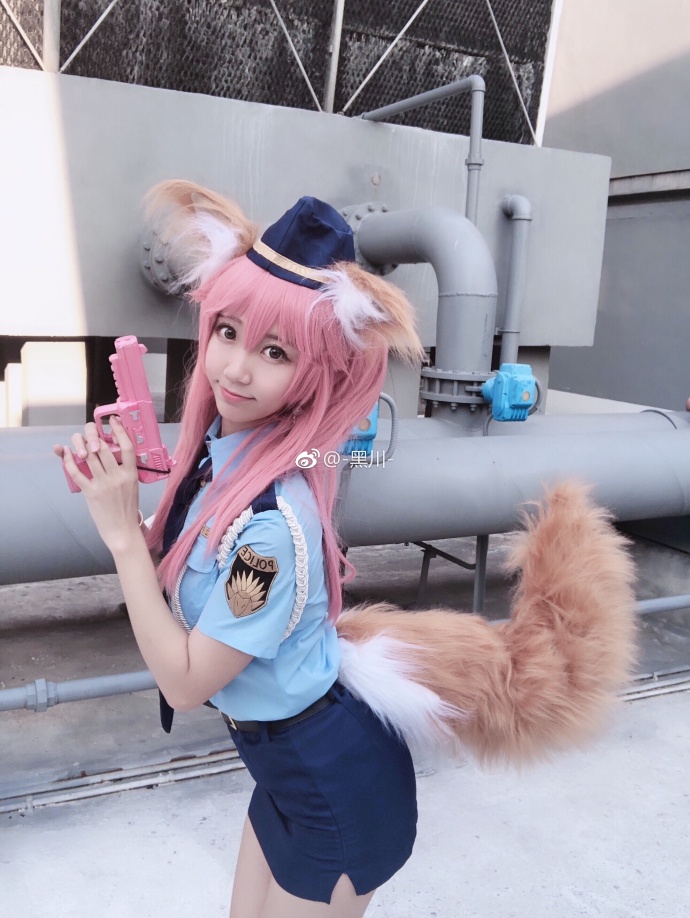 Cùng chiêm ngưỡng bộ cosplay Tamamo phiên bản nữ cảnh sát cực đáng yêu trong Fate