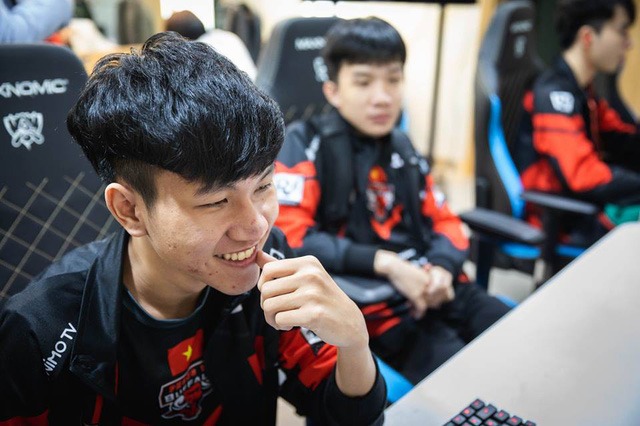 LMHT: Cộng đồng châu Âu liên tiếp cảm ơn Việt Nam vì đã gạt giò của Flash Wolves