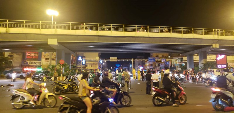 Biến lớn Sài Gòn: Ô Tô BMW vượt đèn đỏ tốc độ cao đụng hàng chục người bị thương và 1 người tử vong