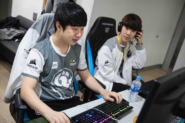 LMHT: Cộng đồng LMHT xôn xao về trận bán kết giữa IG và G2, Duke trở thành ngôi sao sáng