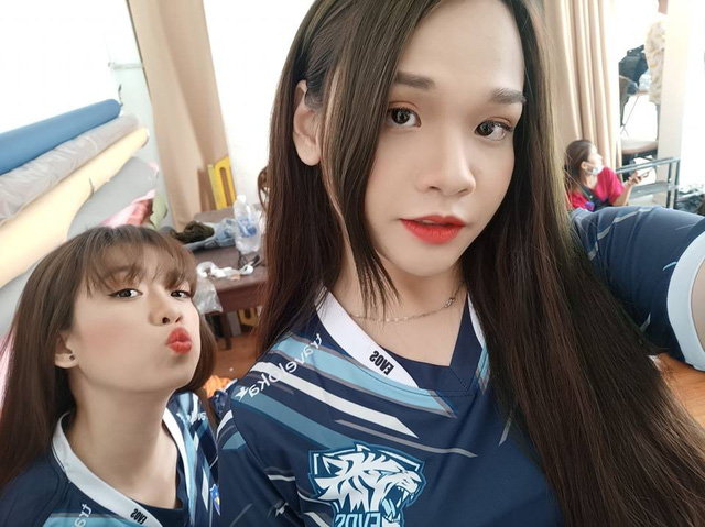 Lại xuất hiện thêm trường hợp nữ game thủ bị tố "Vỏ iPhone phần mềm Android", là người của team EVOS?