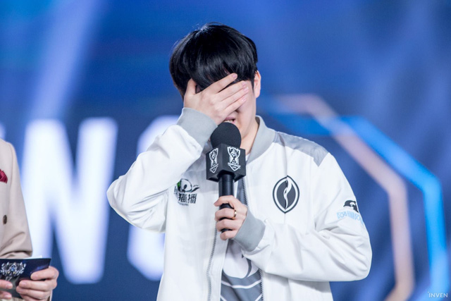 LMHT: Giành được chức Vô địch Thế giới, Rookie vẫn không quên khen ngợi tài năng của Faker