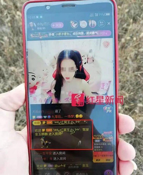 Thanh niên tiêu hơn 700 triệu đồng tiền của cha mẹ để mua quà ảo cho nữ streamer xinh đẹp