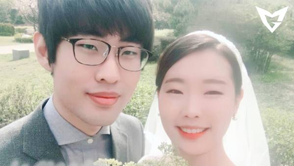 Liệu những cô bạn gái có thật sự đang khiến cho nền Thể thao điện tử đi xuống hay không?