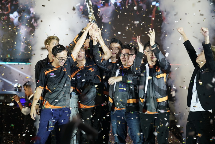 Team Flash chính thức đăng quang ngôi vô địch ĐTDV Mùa Đông, chuẩn bị tham gia AIC 2018